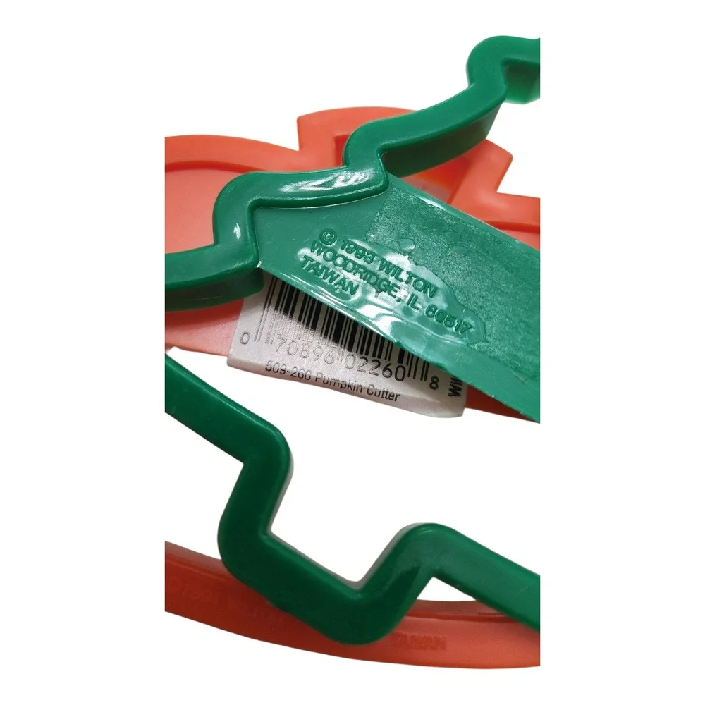 Wilton Vintage Plastic Cookie Cutter Lot‎ Holiday Christmas Halloween 7pc Set